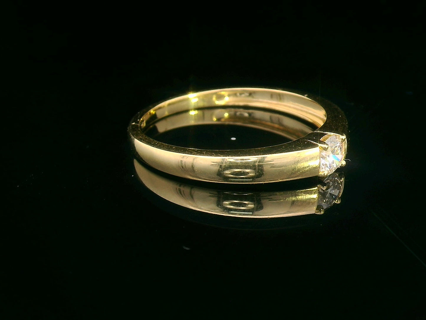 Tapered 18K yellow gold solitaire ring with a 0.30 carat round diamond in a sleek four-prong setting.