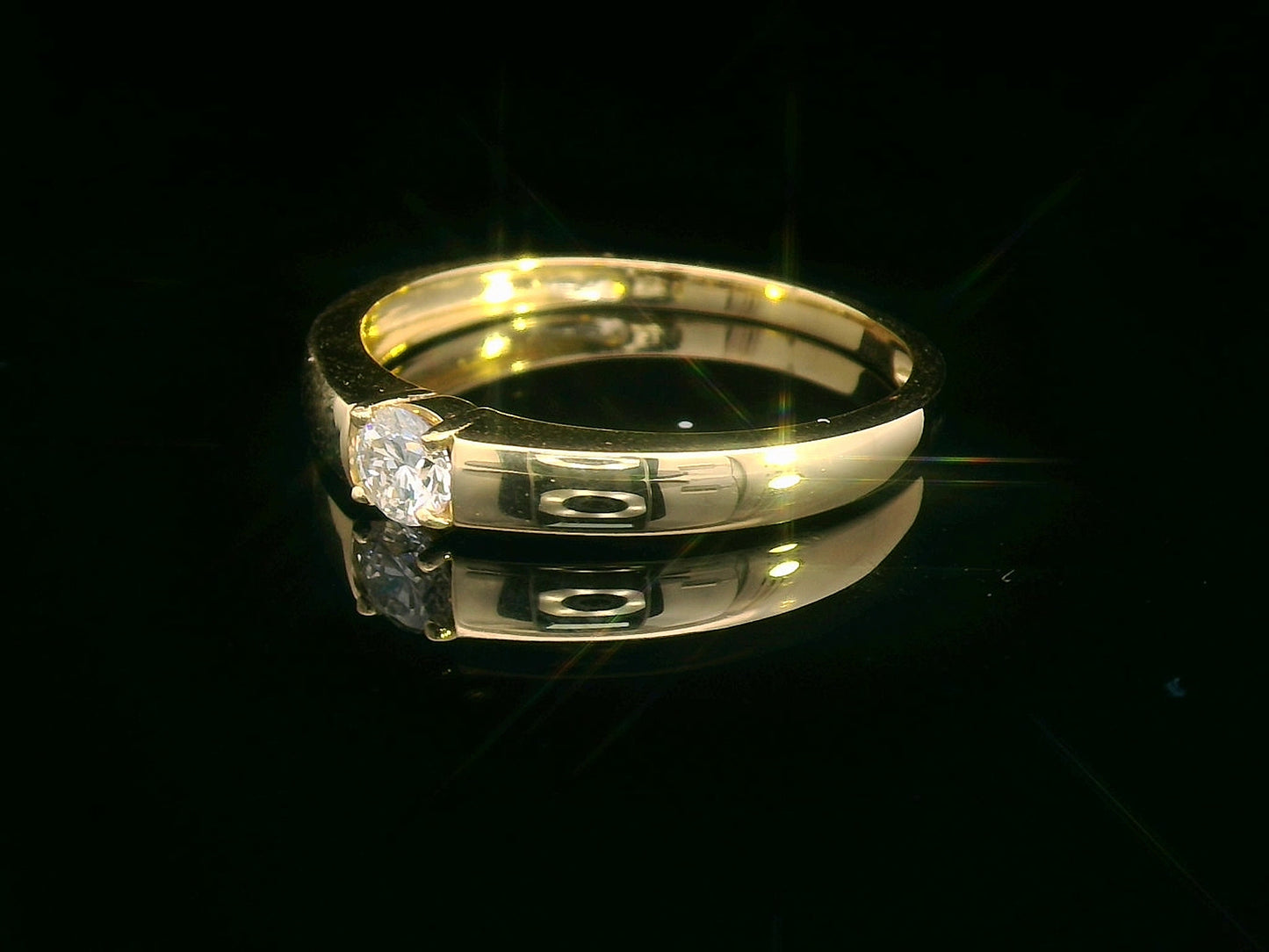 Tapered 18K yellow gold solitaire ring with a 0.30 carat round diamond in a sleek four-prong setting.