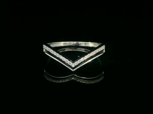 V-shaped 18K gold ring with one diamond pavé band and one plain polished band – 0.11 carat total