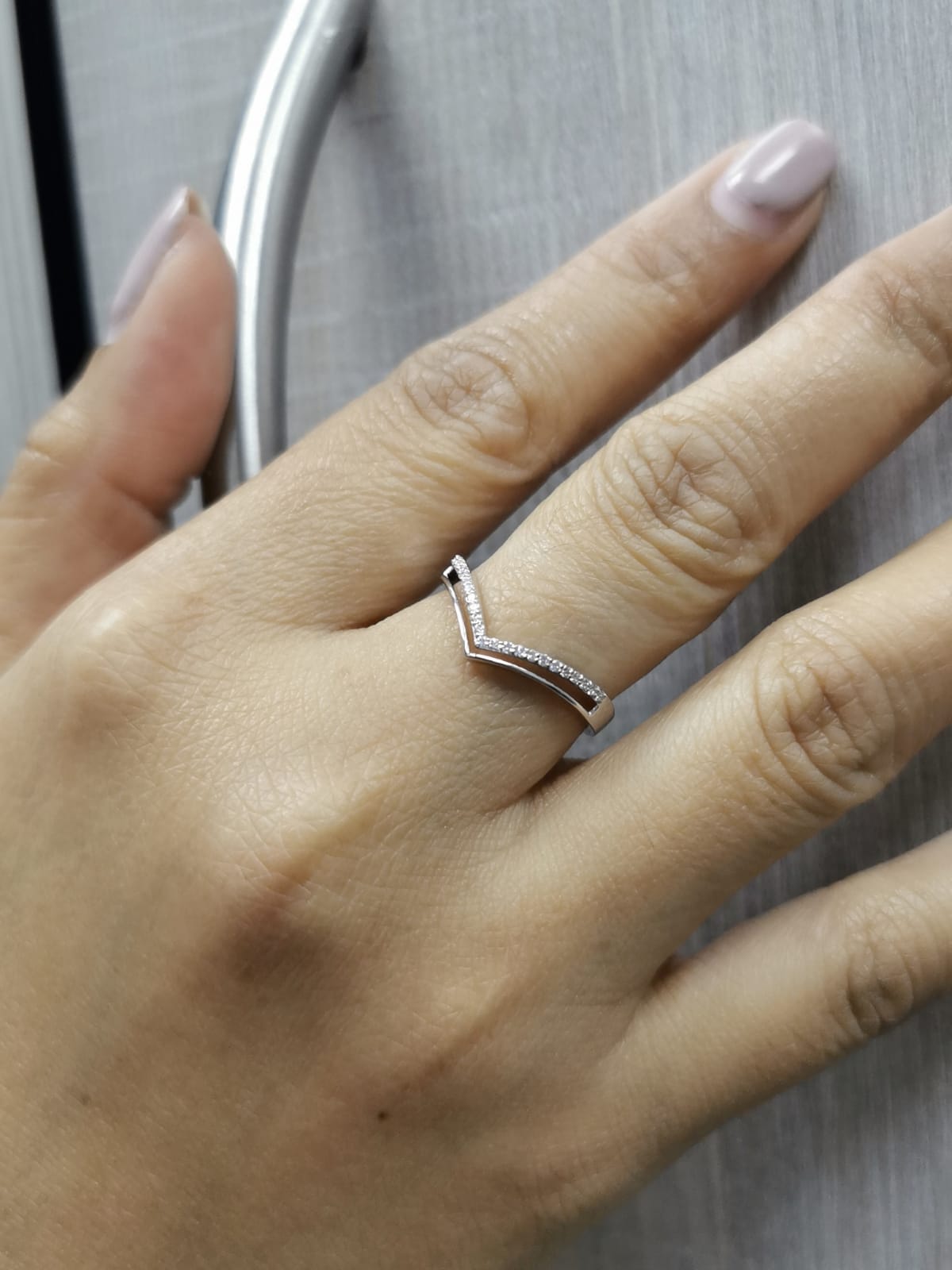 V-shaped 18K gold ring with one diamond pavé band and one plain polished band – 0.11 carat total
