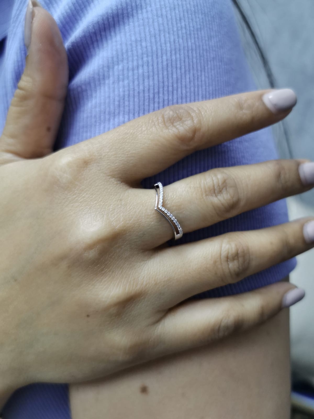 V-shaped 18K gold ring with one diamond pavé band and one plain polished band – 0.11 carat total