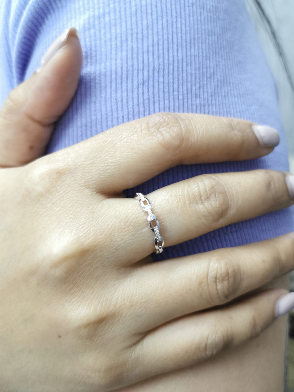18K White Gold Chain Link Diamond Ring – 0.05 CT Modern Luxury