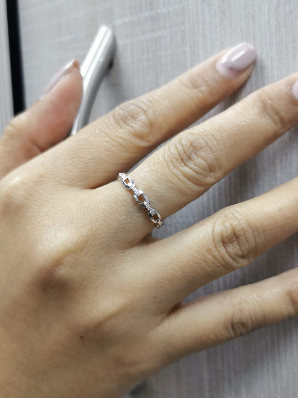 18K White Gold Chain Link Diamond Ring – 0.05 CT Modern Luxury