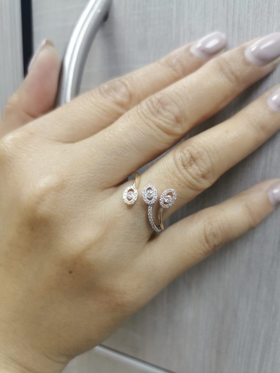 Three-tone 18K gold ring with oval diamond halos in white, yellow, and rose gold – 0.40ct diamonds