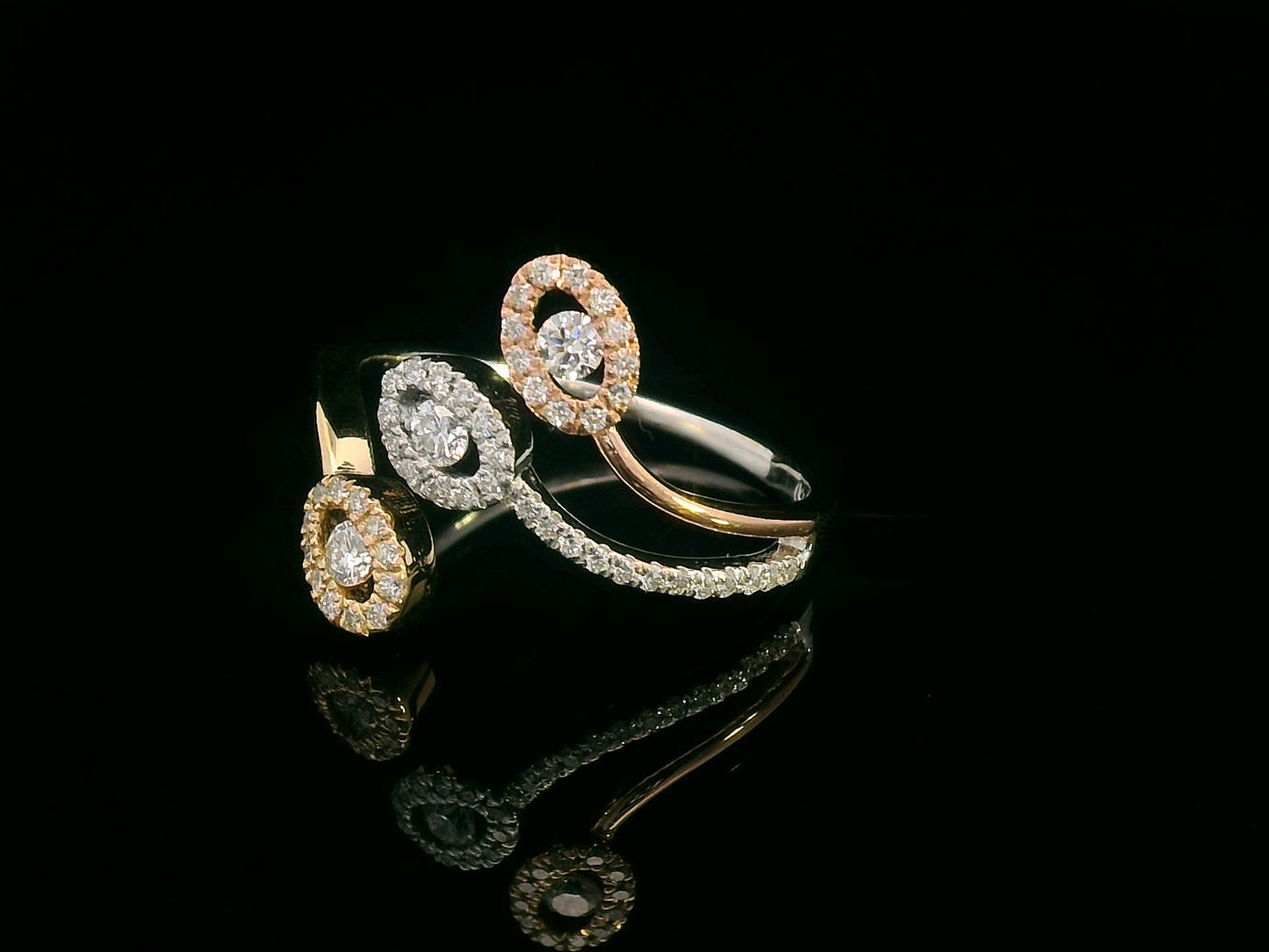 Three-tone 18K gold ring with oval diamond halos in white, yellow, and rose gold – 0.40ct diamonds