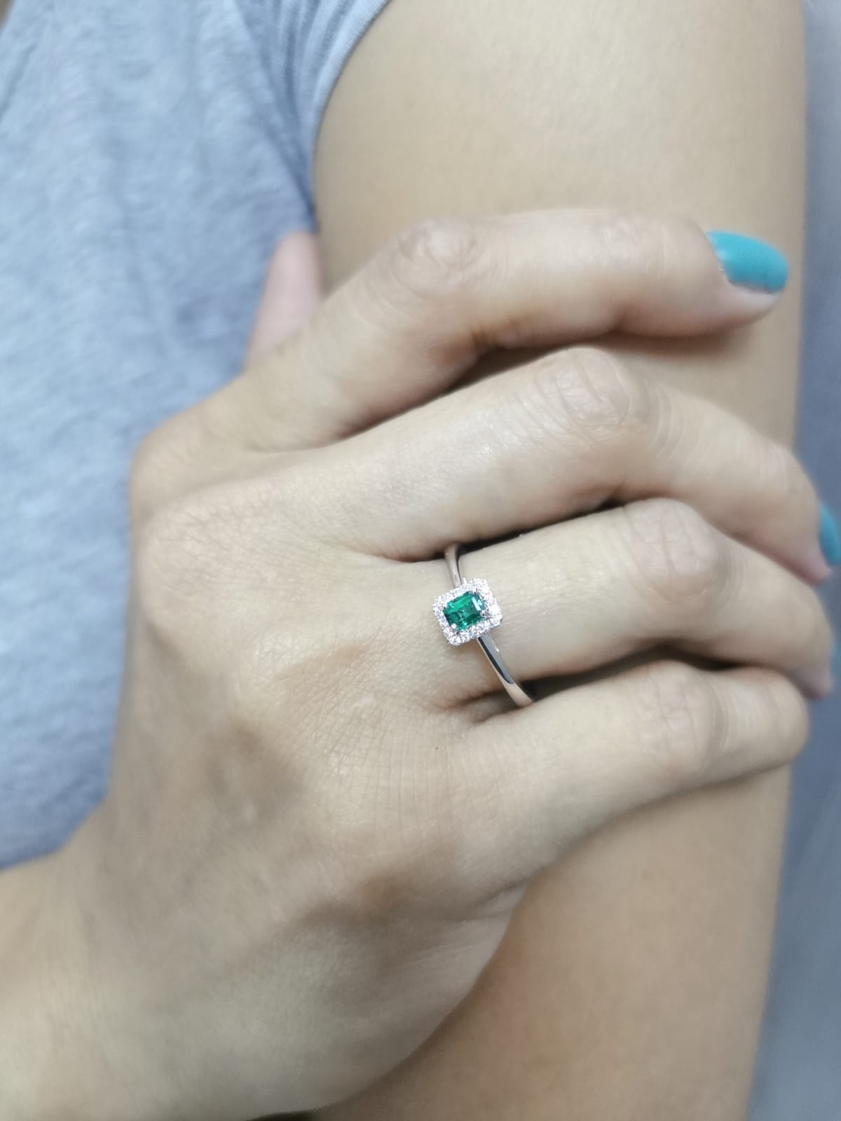 18K white gold ring with emerald-cut 0.36ct emerald and diamond halo – 0.07ct diamonds