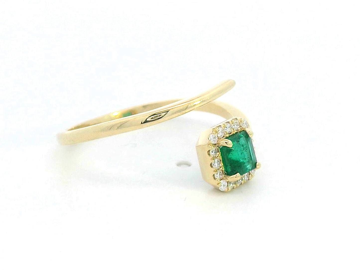 18K gold open-band ring with 0.38 carat emerald and diamond halo