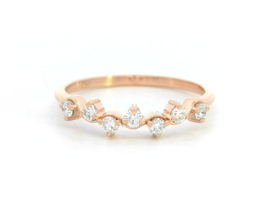 18K gold scalloped diamond ring with 0.22 carat round brilliant diamonds in a vine-inspired setting