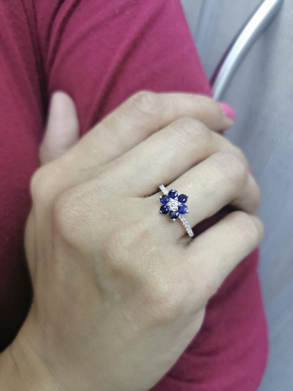 Floral ring in 18K gold with round blue sapphires and diamond center, pavé diamond band, total 0.91ct sapphires and 0.29ct diamonds.