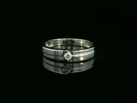 18K White Gold Minimalist Diamond Ring with Polished Band and Subtle Ridge