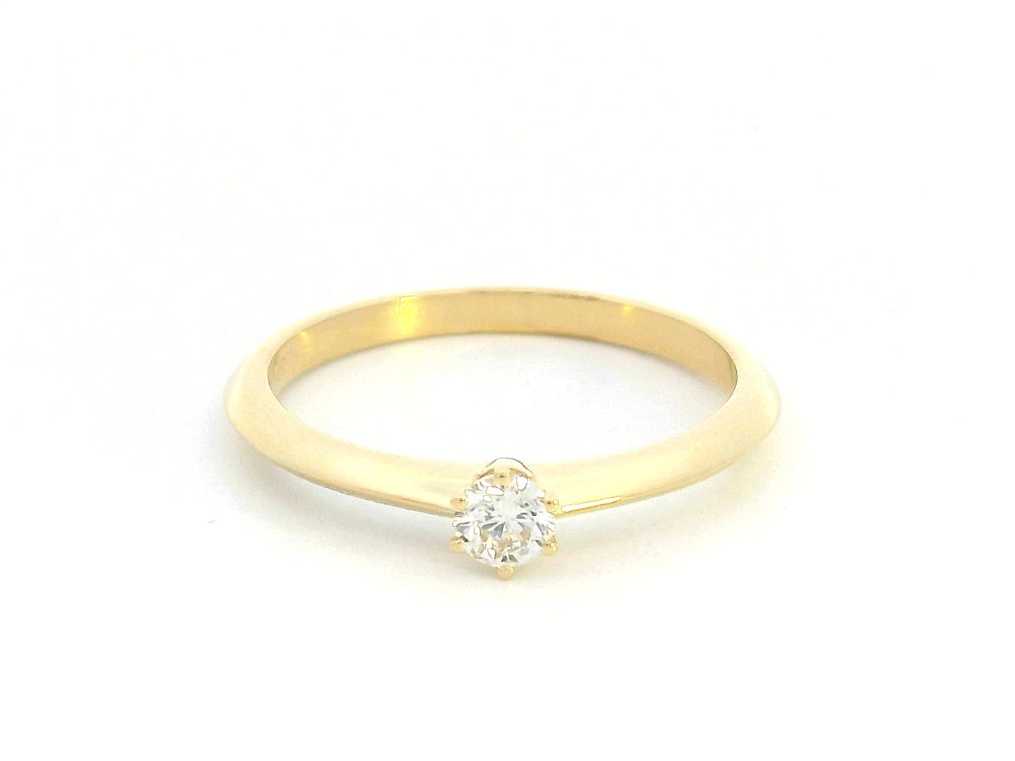 18K yellow gold knife-edge solitaire ring with 0.15 carat round diamond in six-prong setting