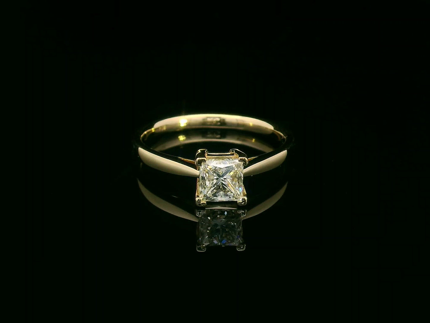 1.01 Carat Princess Cut Diamond Solitaire Ring in 18K Gold