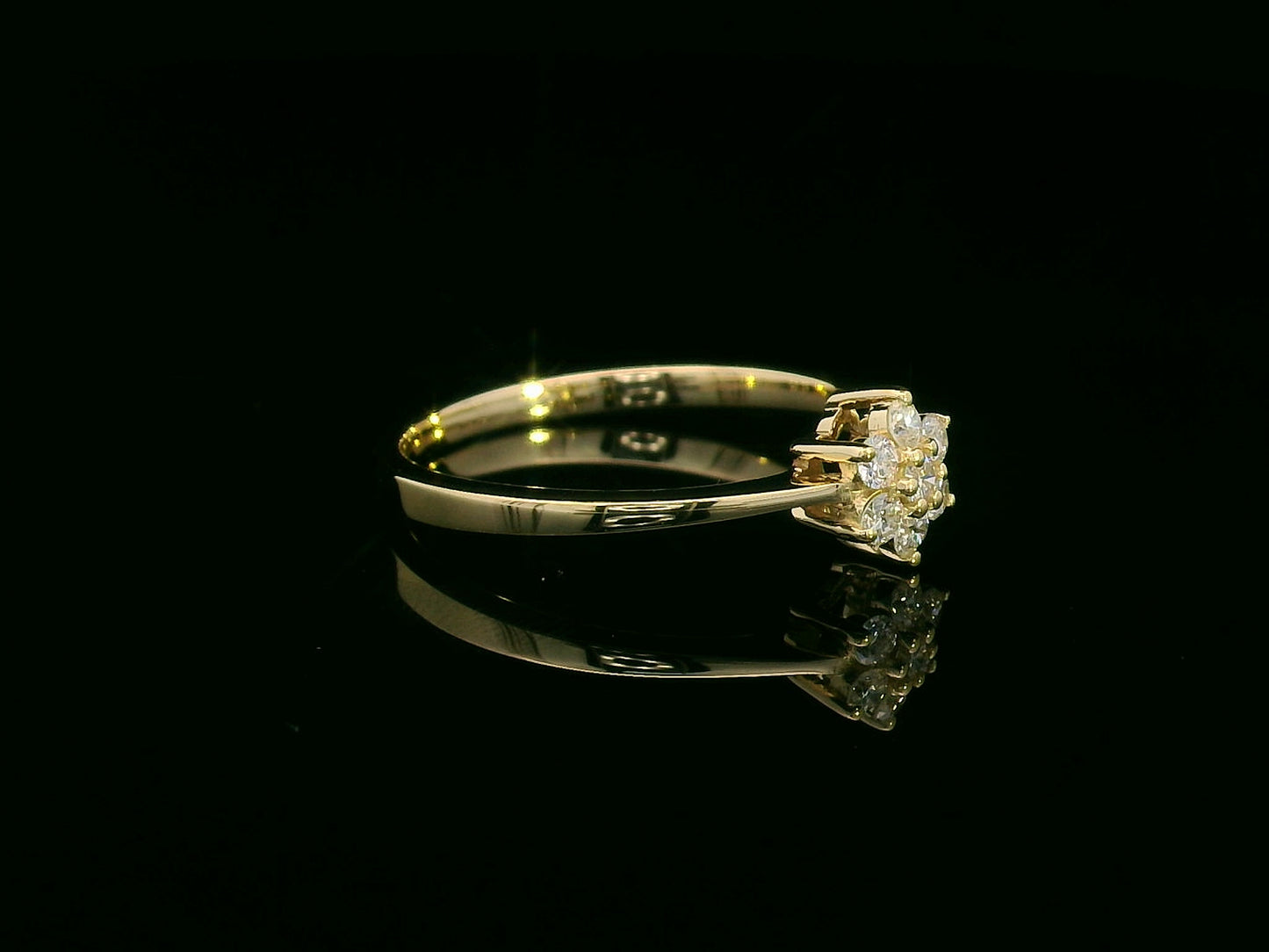 Floral diamond cluster ring in 18K yellow gold with 0.21 carat round brilliant diamonds