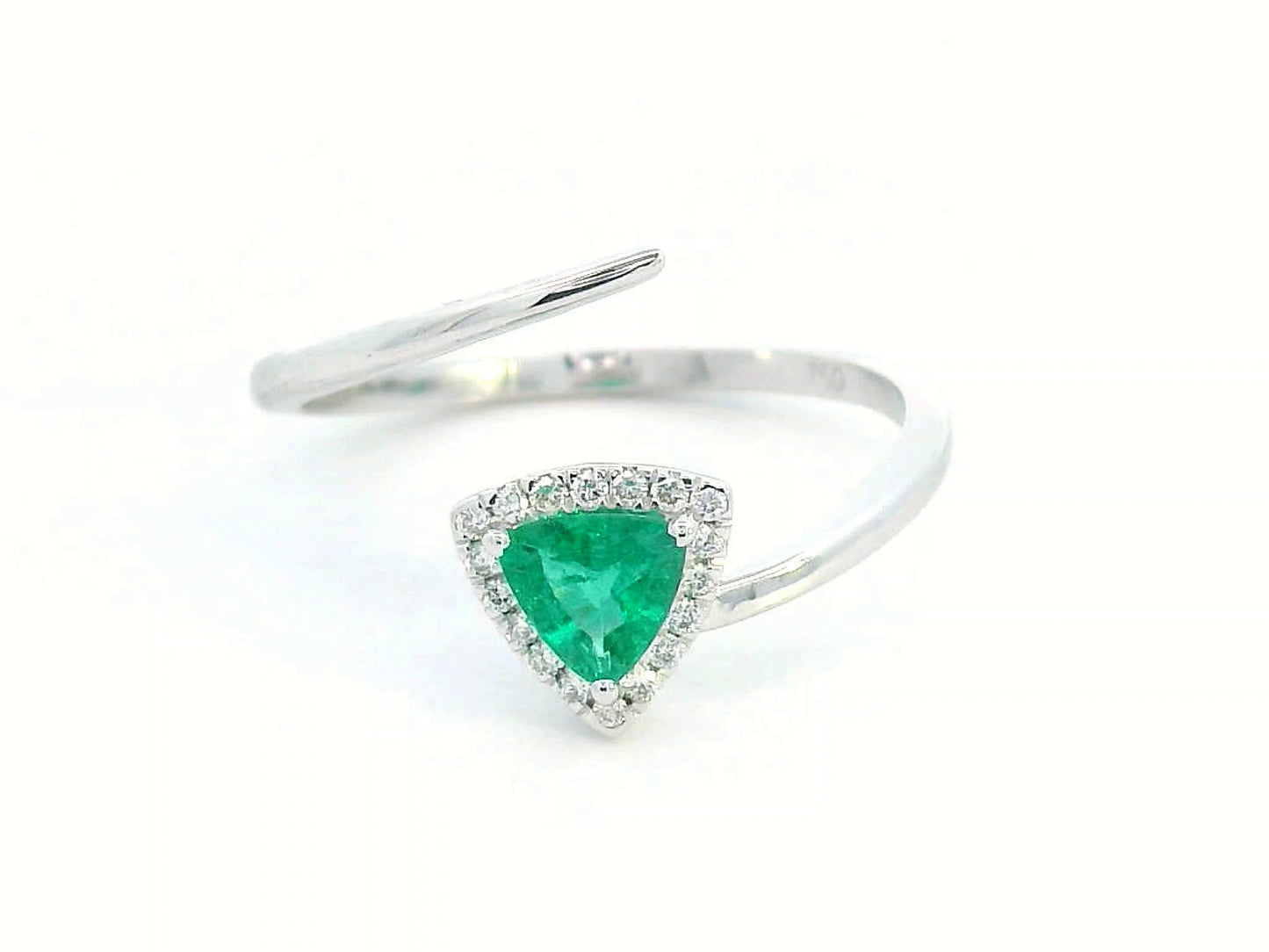 18K gold open band ring with trillion-cut emerald and diamond halo