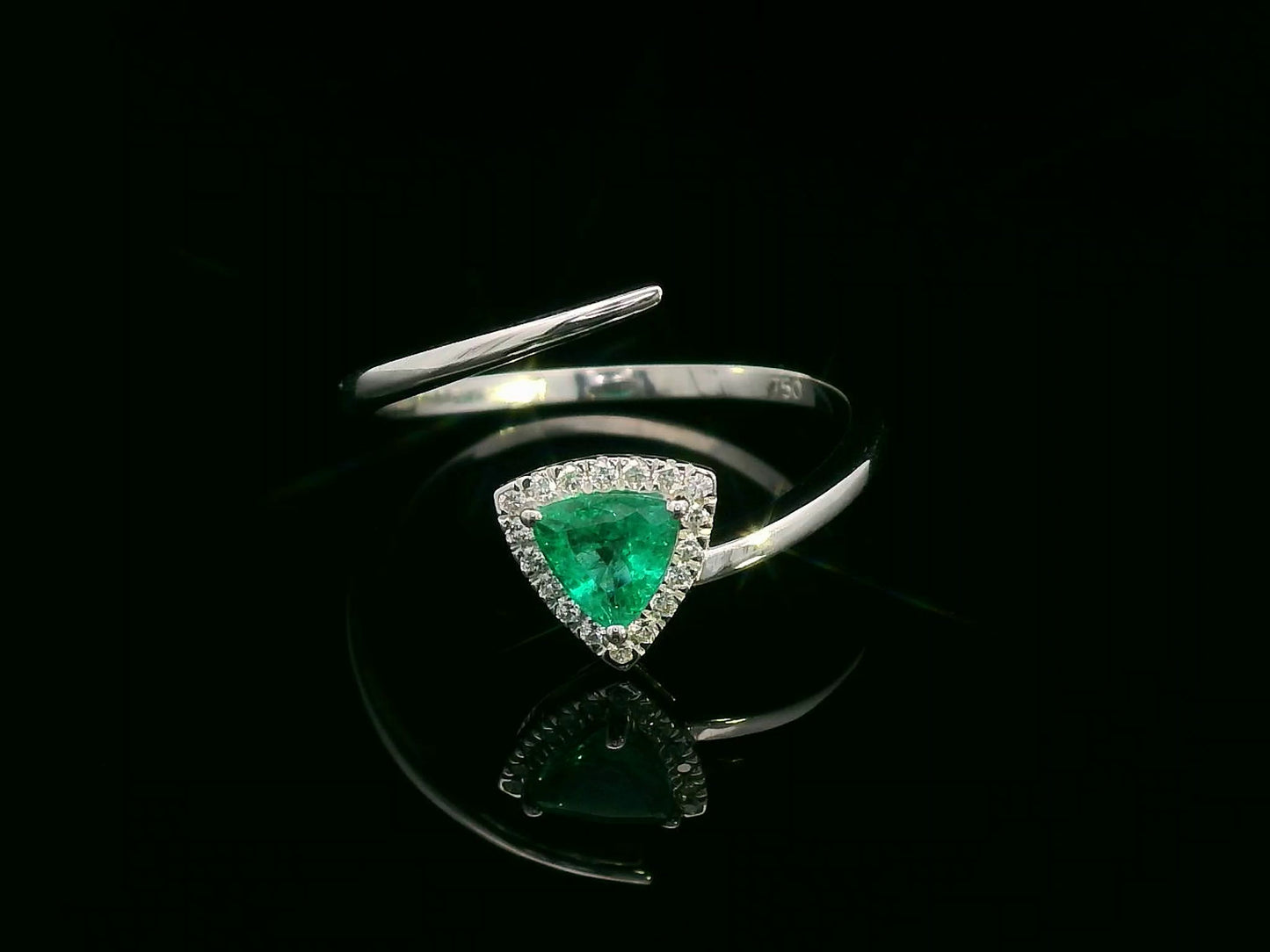 18K gold open band ring with trillion-cut emerald and diamond halo