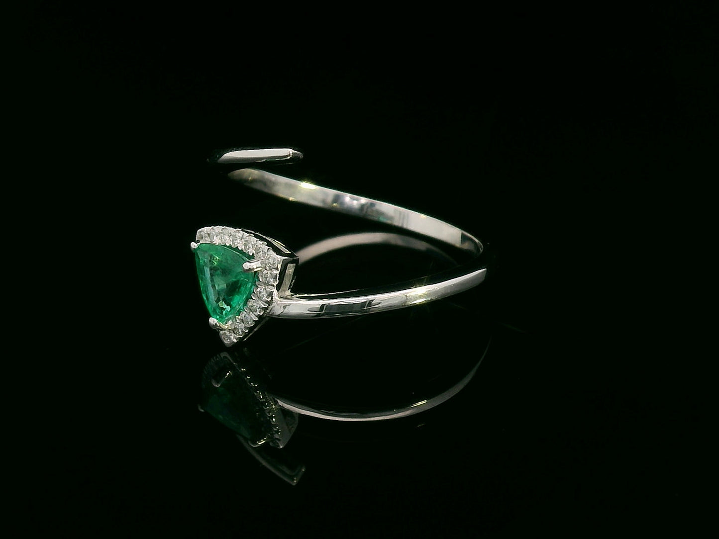 18K gold open band ring with trillion-cut emerald and diamond halo