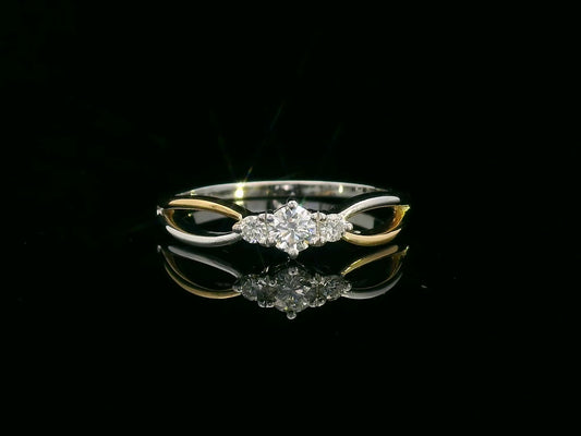 18K Gold Trilogy Ring with 0.23ct Round Diamonds and Twisted Shoulders