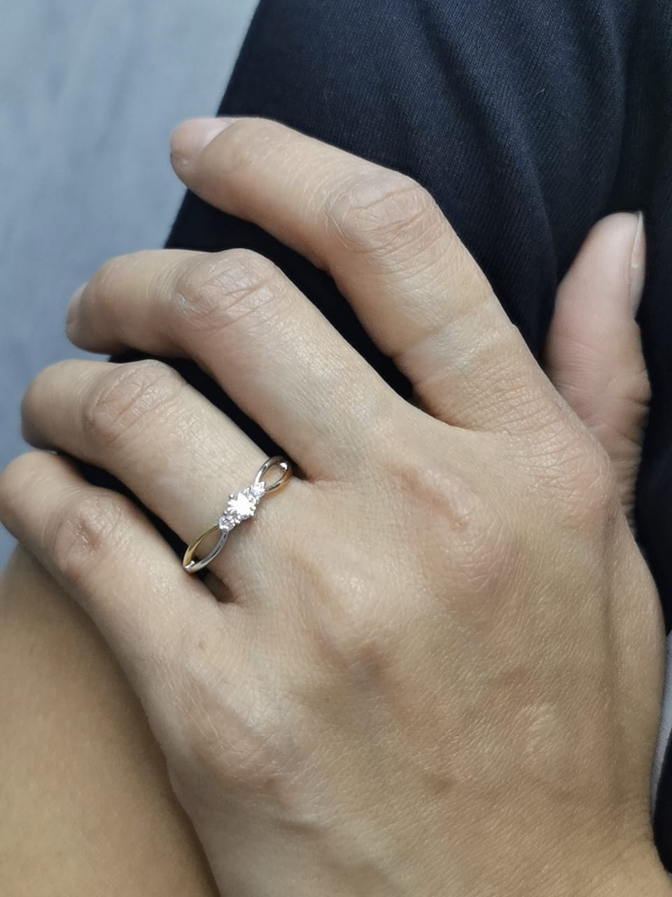 18K Gold Trilogy Ring with 0.23ct Round Diamonds and Twisted Shoulders