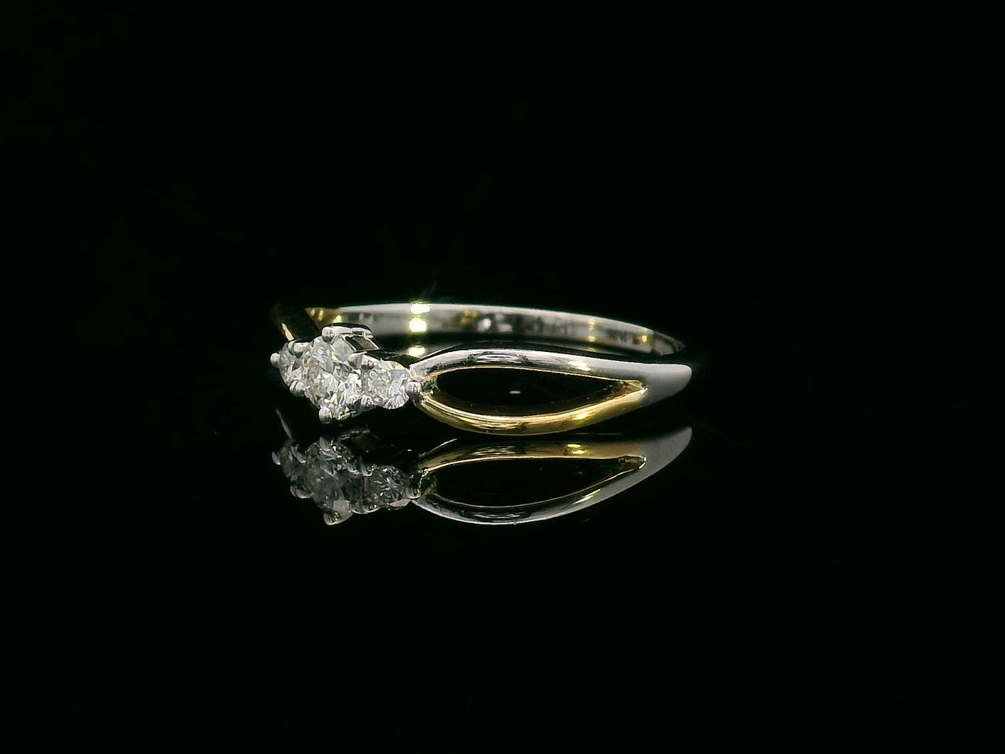 18K Gold Trilogy Ring with 0.23ct Round Diamonds and Twisted Shoulders