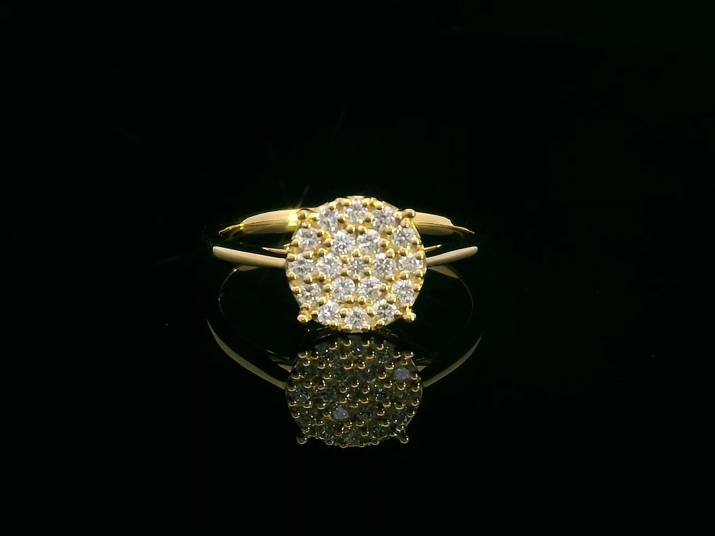 18K Yellow Gold Ring with 0.33ct Diamond Cluster