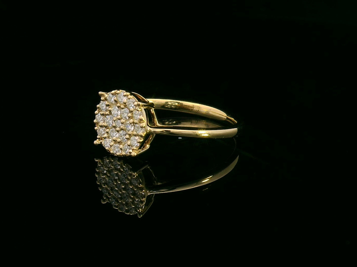 18K Yellow Gold Ring with 0.33ct Diamond Cluster