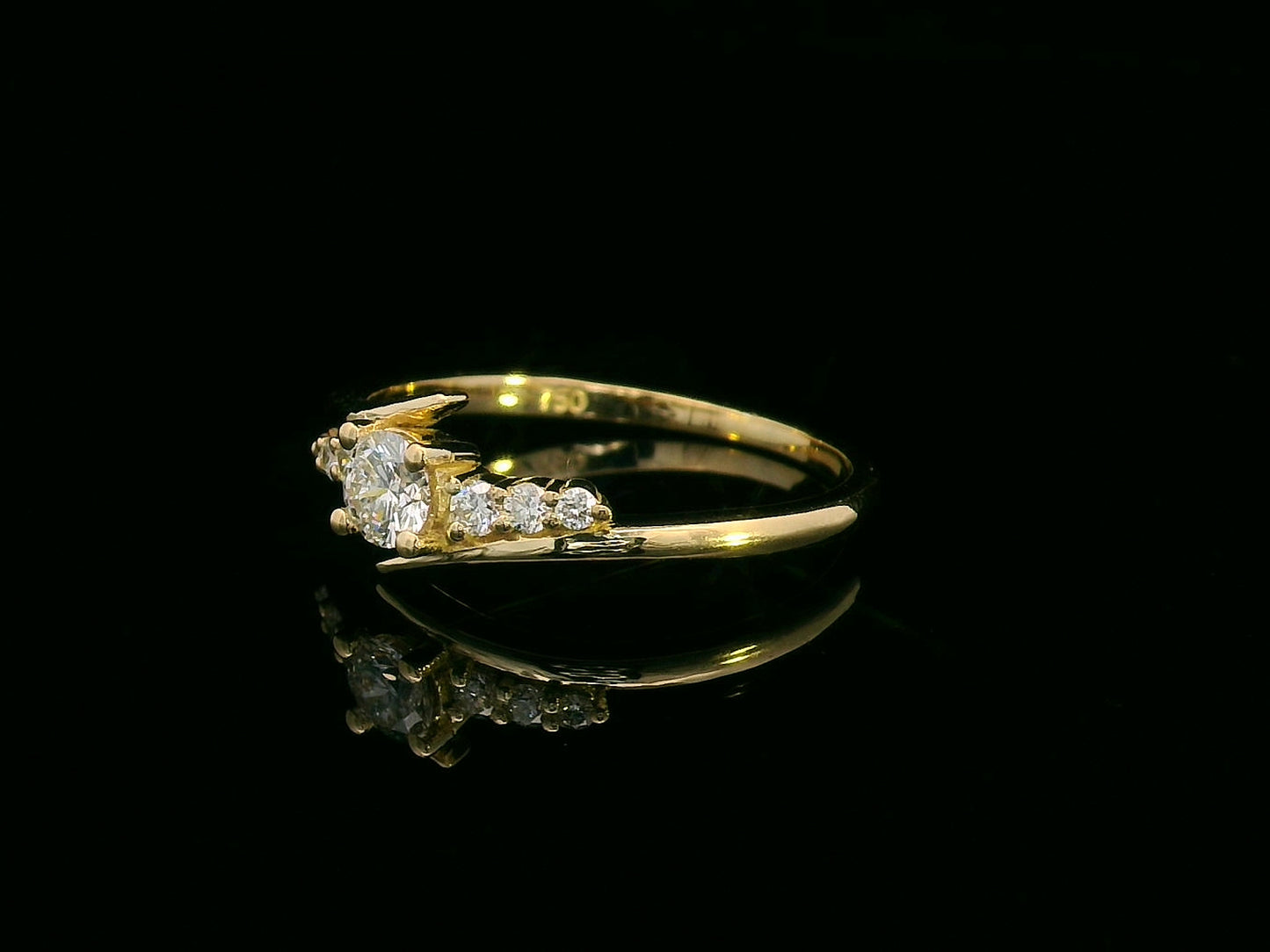 18K yellow gold split shank ring with round-cut diamonds totaling 0.36 carats