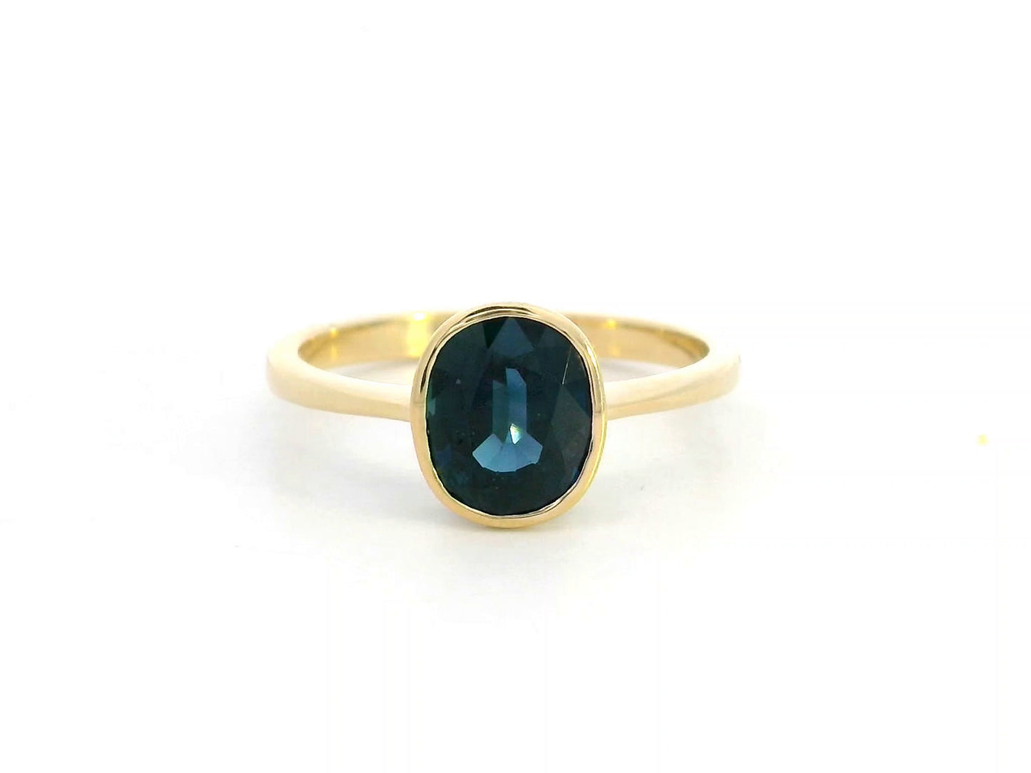 Round cut 2.14 carat Blue Sapphire ring in bezel setting, 18K yellow gold