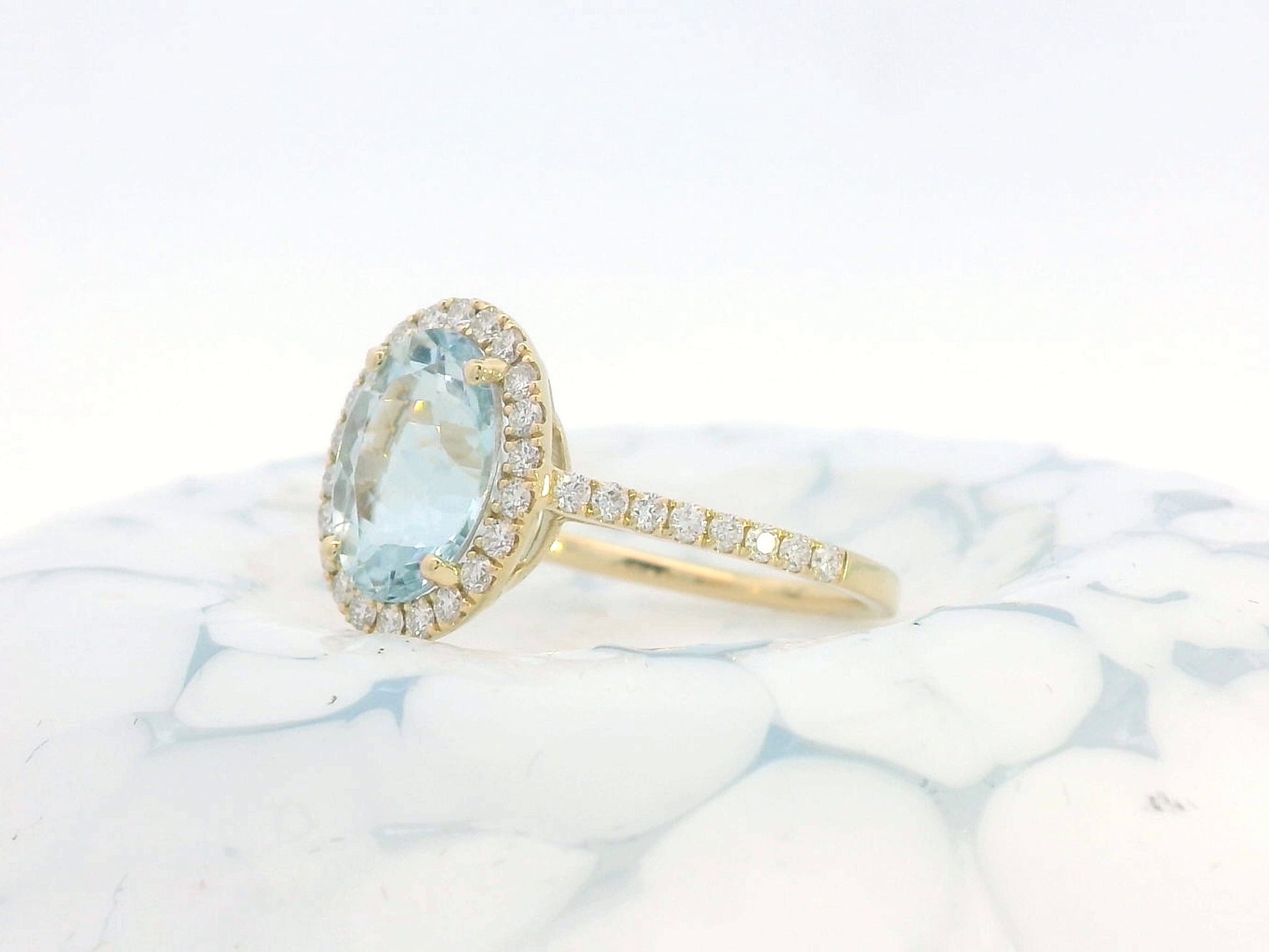 18K Yellow Gold Oval Aquamarine Halo Ring with 2.49ct Aquamarine and 0.44ct Diamond accents