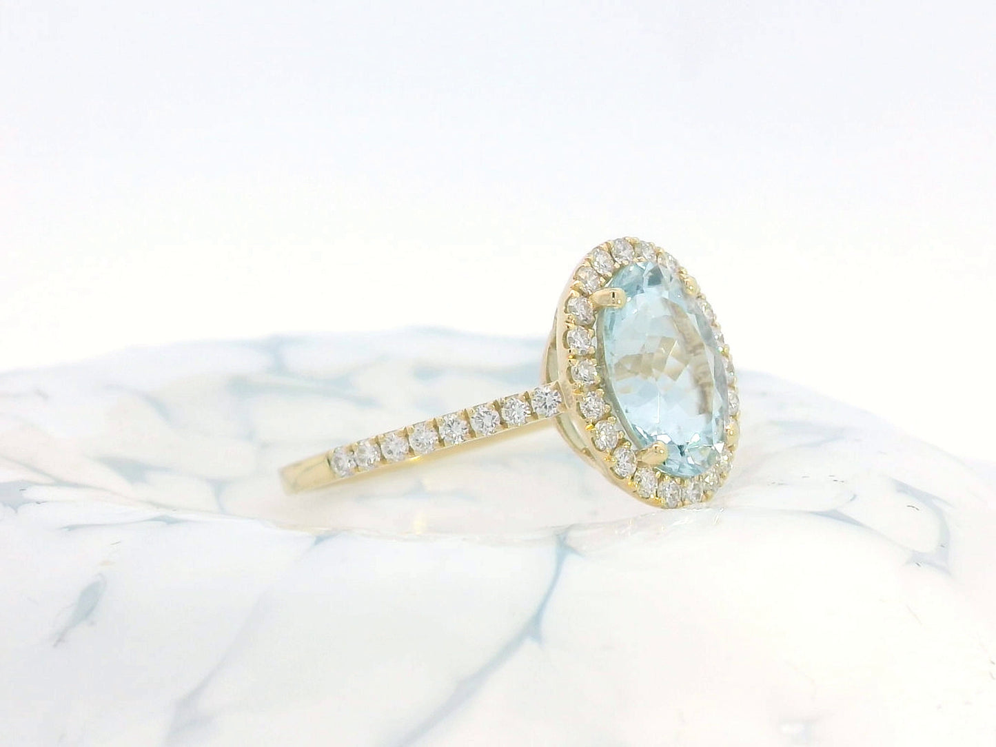 18K Yellow Gold Oval Aquamarine Halo Ring with 2.49ct Aquamarine and 0.44ct Diamond accents