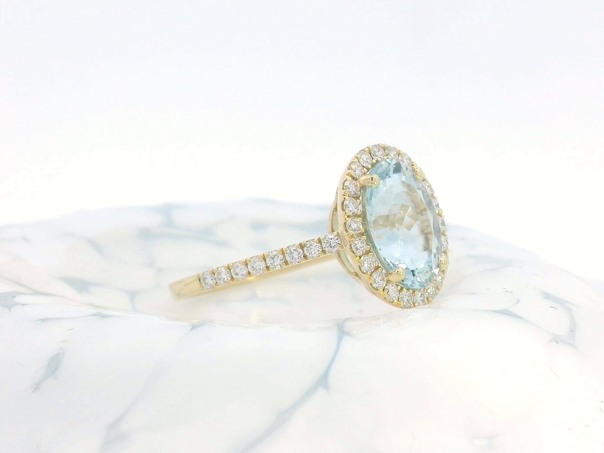 18K Yellow Gold Oval Aquamarine Halo Ring with 2.49ct Aquamarine and 0.44ct Diamond accents