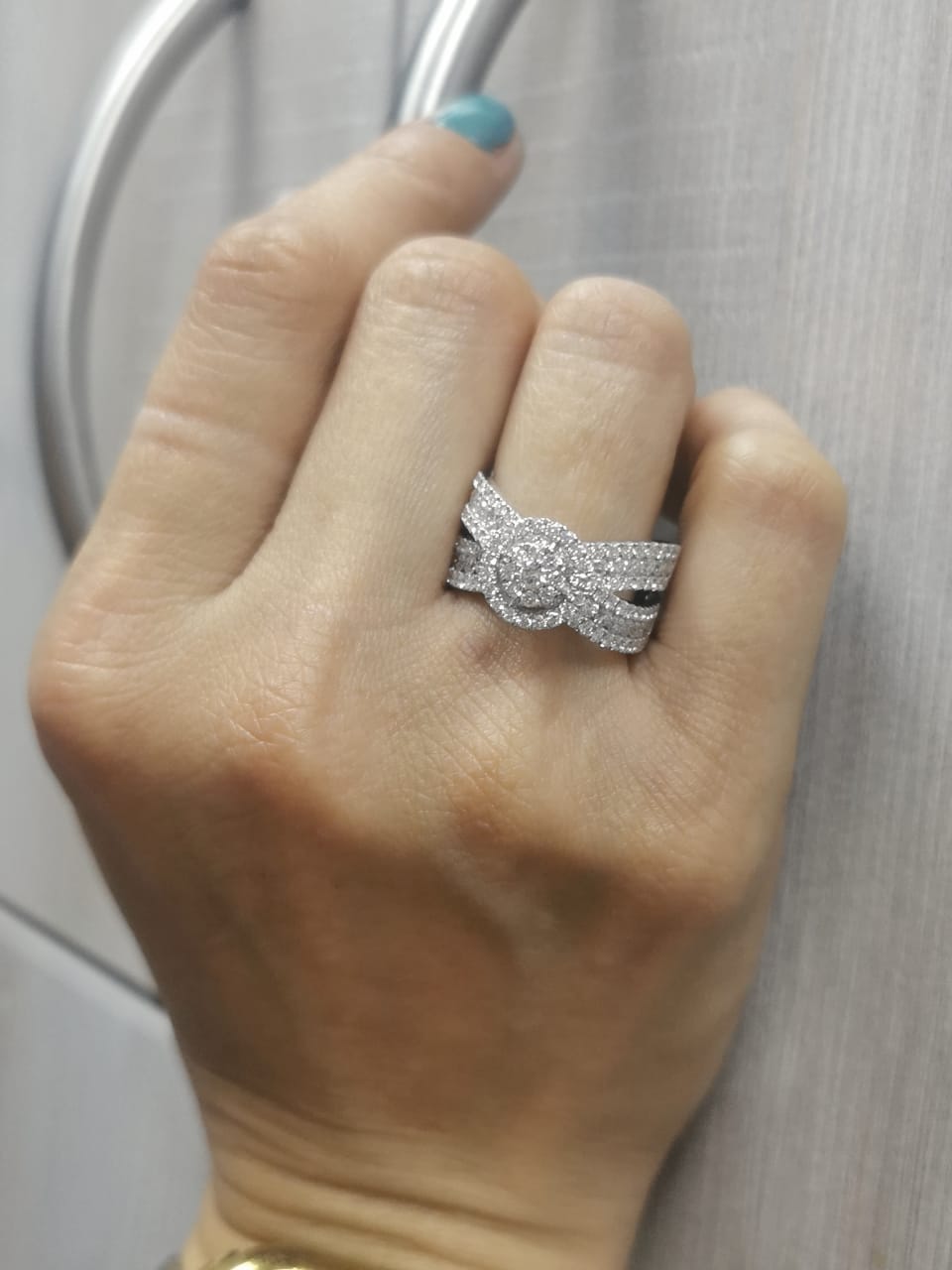 18K gold crossover diamond ring with 2.29 carat round-cut diamonds and double halo design