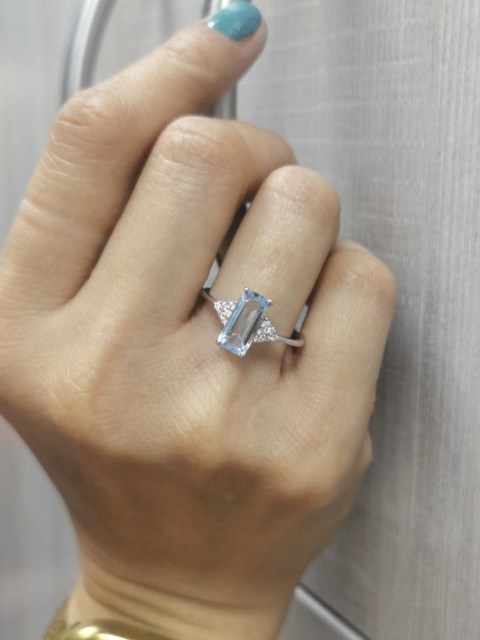 18K White Gold Ring with 1.47 Carat Emerald-Cut Aquamarine and Diamond Accents