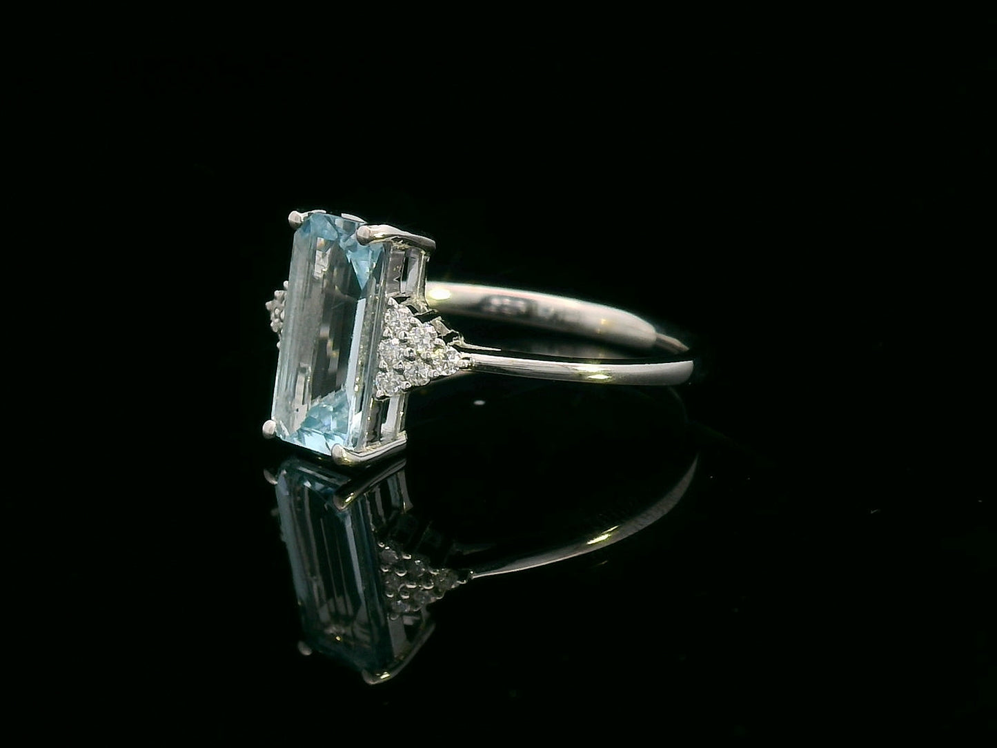 18K White Gold Ring with 1.47 Carat Emerald-Cut Aquamarine and Diamond Accents