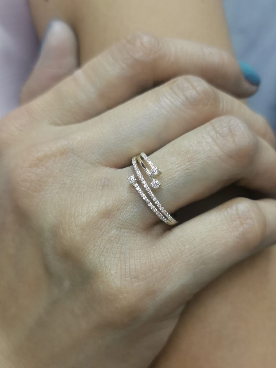 18K yellow gold ring with multiple-row design set with round diamonds totaling 0.31 carats