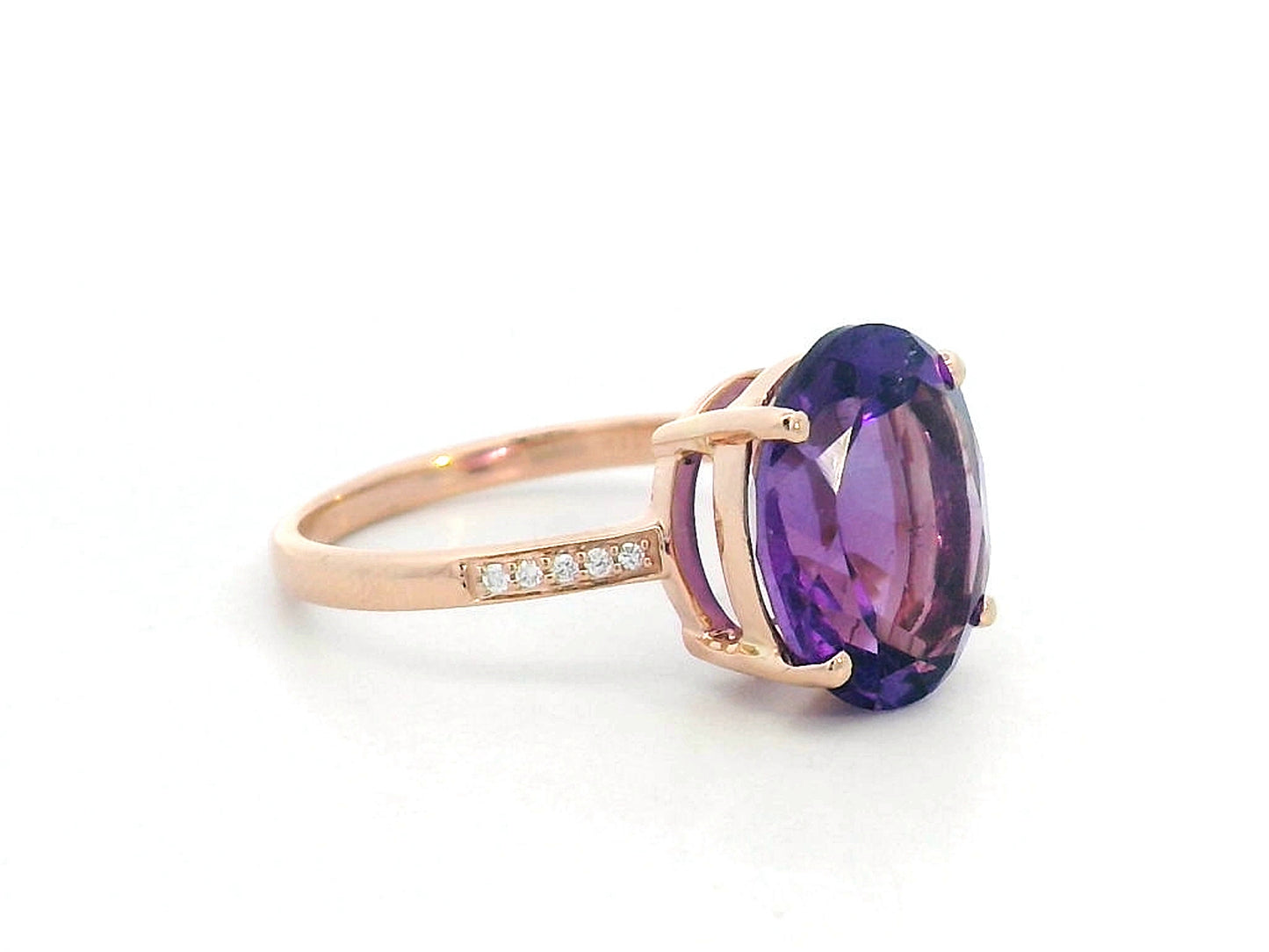 18K rose gold ring with oval 3.76 carat Amethyst and diamond-accented shoulders