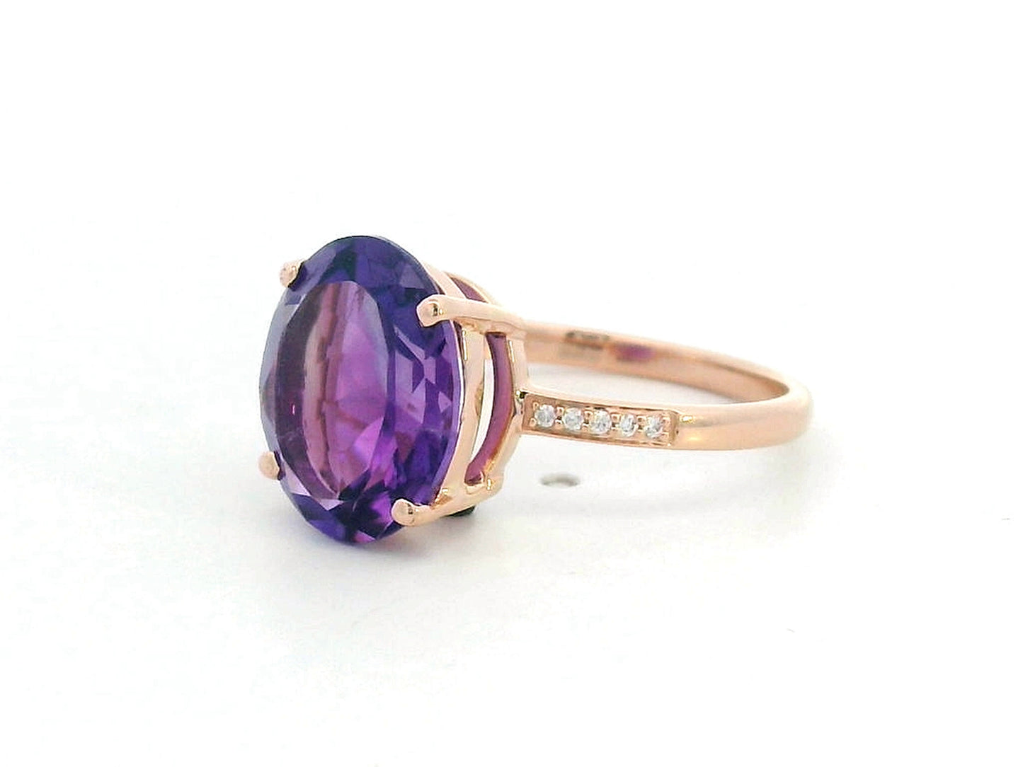 18K rose gold ring with oval 3.76 carat Amethyst and diamond-accented shoulders