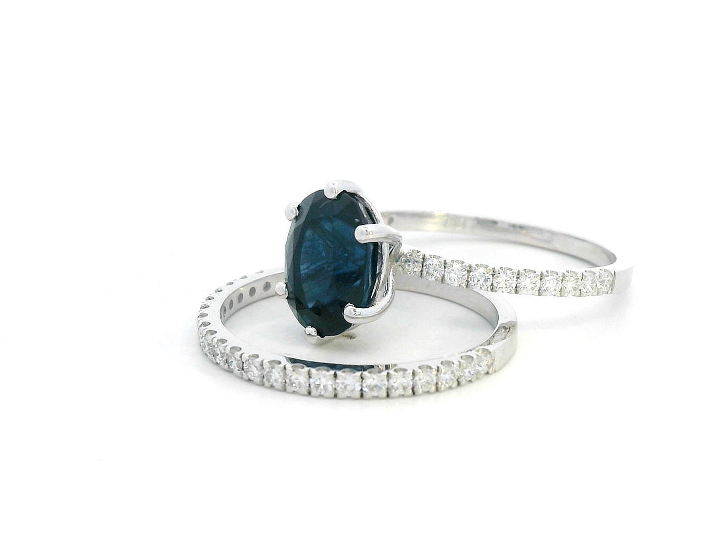 18K gold sapphire bridal set with 3.21 carat oval-cut center and pavé diamonds totaling 0.59 carats