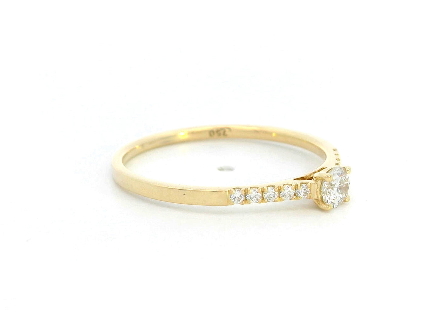 18K yellow gold ring with 0.18ct round center diamond and 10 smaller side diamonds set in a classic straight design.