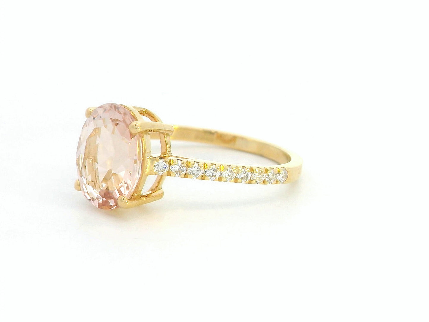 18K rose gold ring with 2.22ct oval Morganite and 0.25ct diamond band