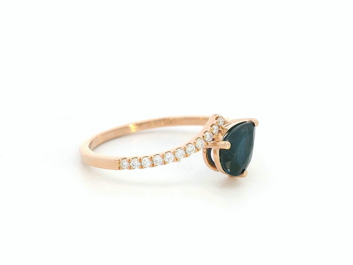 18K rose gold ring with pear-shaped blue sapphire and pavé diamond band