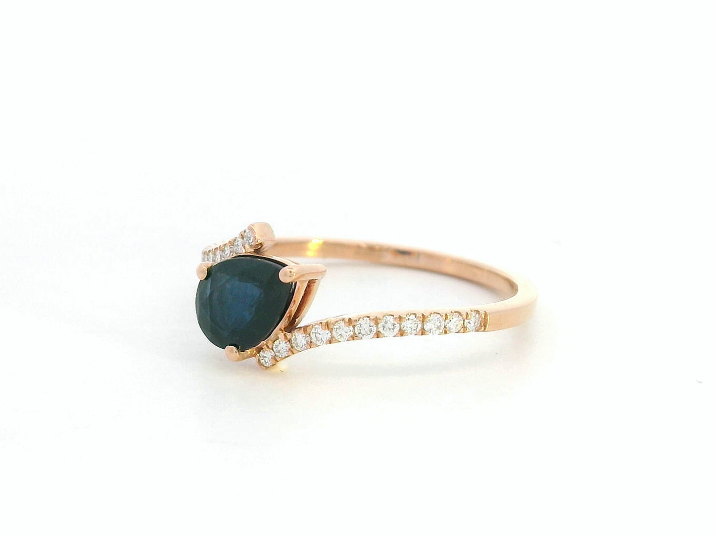18K rose gold ring with pear-shaped blue sapphire and pavé diamond band