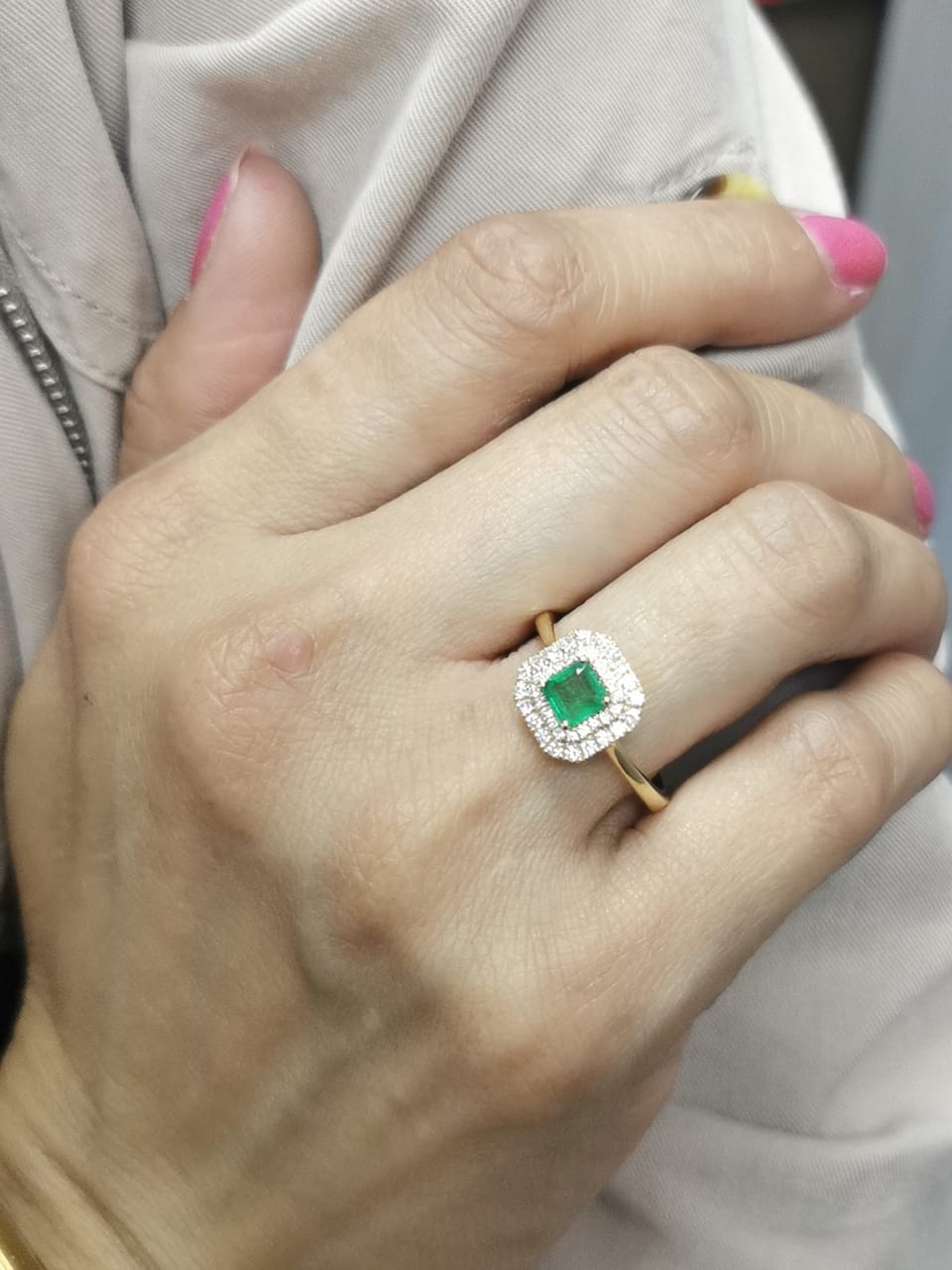 Square-cut emerald ring in 18K yellow gold with double diamond halo – 0.94 carat total