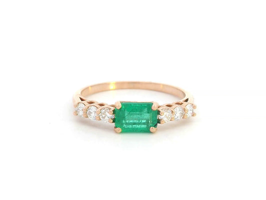18K Rose Gold Ring with Rectangular Emerald Center and Round Diamond Accents – 0.68ct Emerald