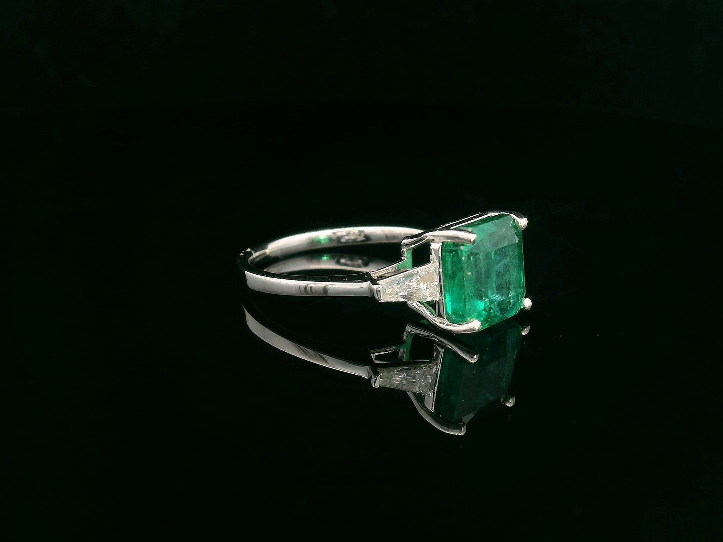 Square-cut emerald ring with tapered baguette diamonds in 18K white gold – 3.70ct center stone