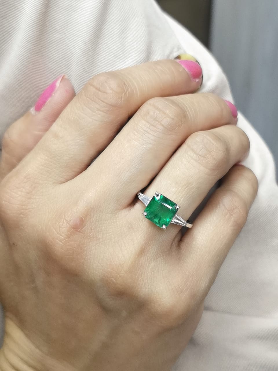 Square-cut emerald ring with tapered baguette diamonds in 18K white gold – 3.70ct center stone
