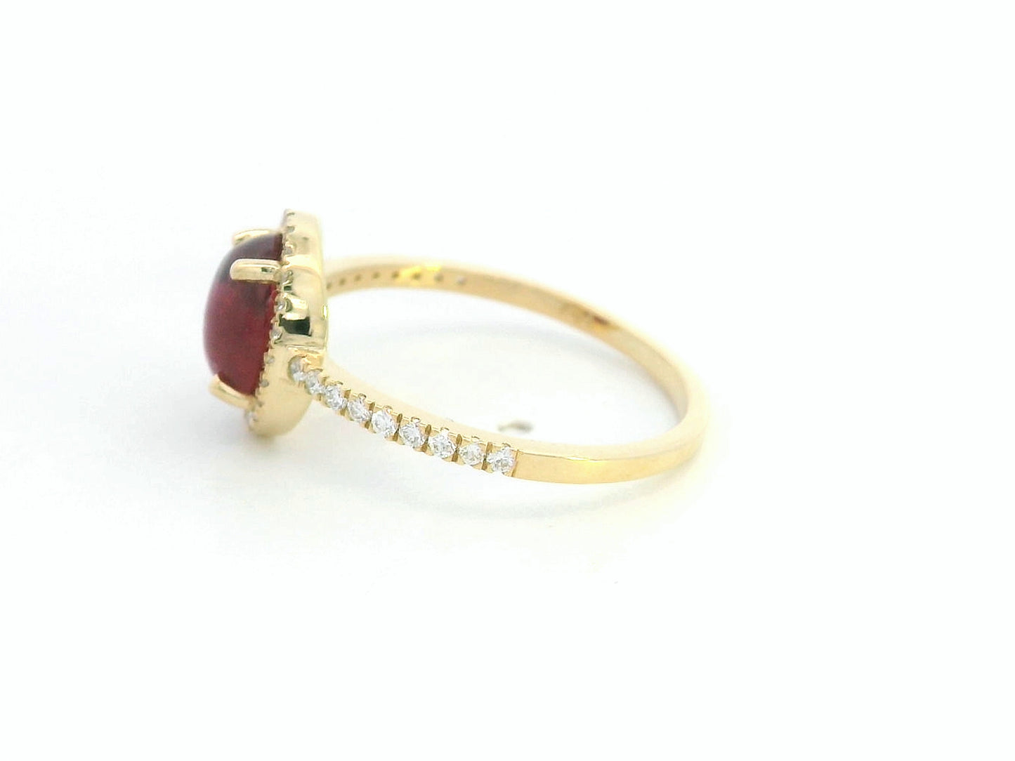 18K yellow gold ring with 1.94ct oval cabochon ruby and 0.25ct diamond halo