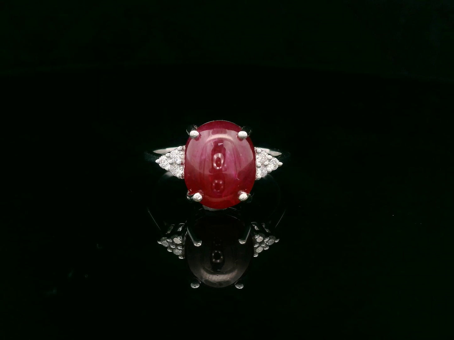 Oval cabochon ruby ring in 18K white gold with diamond accents – 6.16 carat ruby