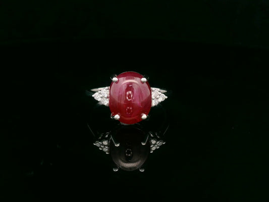 Oval cabochon ruby ring in 18K white gold with diamond accents – 6.16 carat ruby