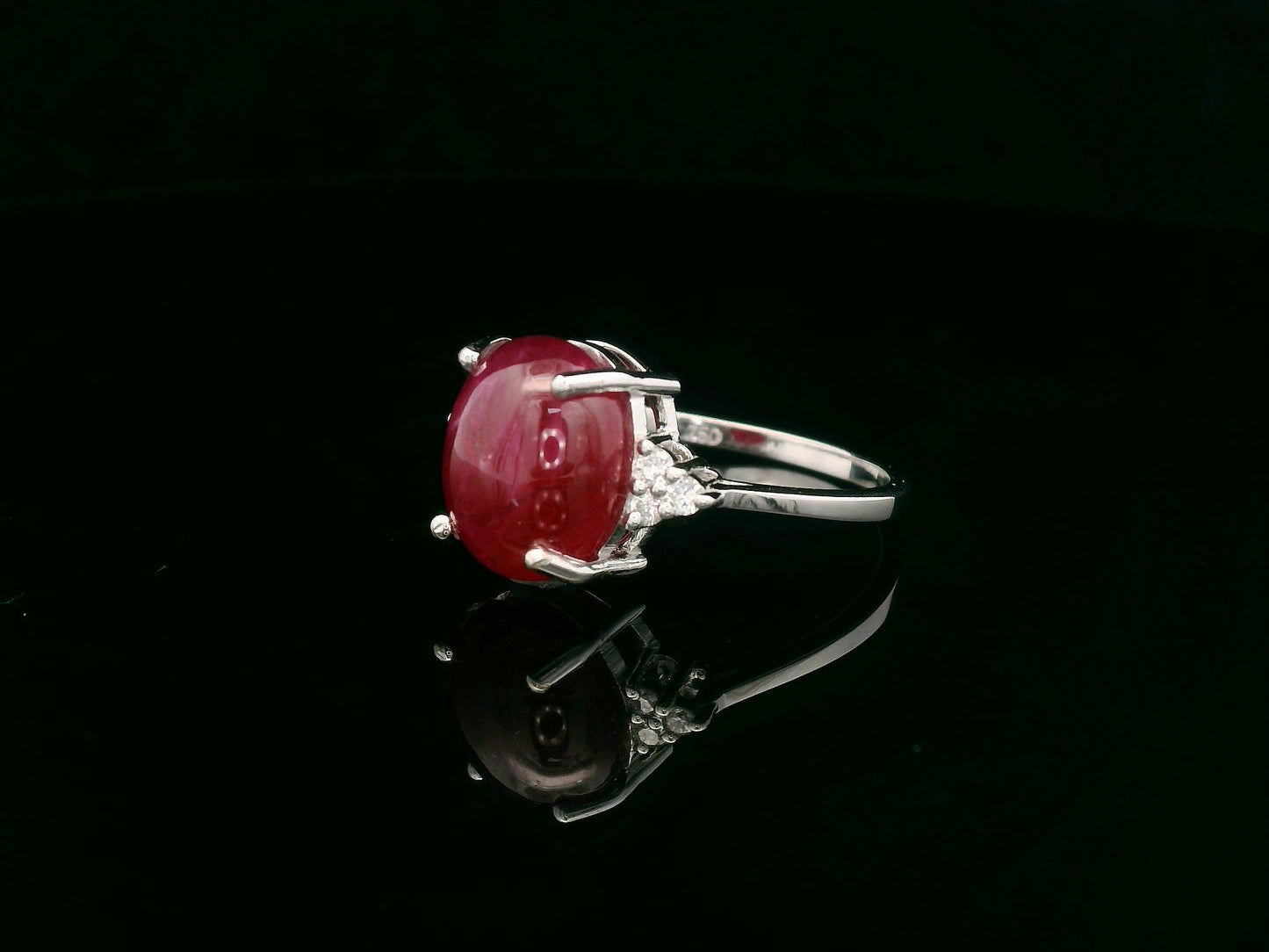 Oval cabochon ruby ring in 18K white gold with diamond accents – 6.16 carat ruby