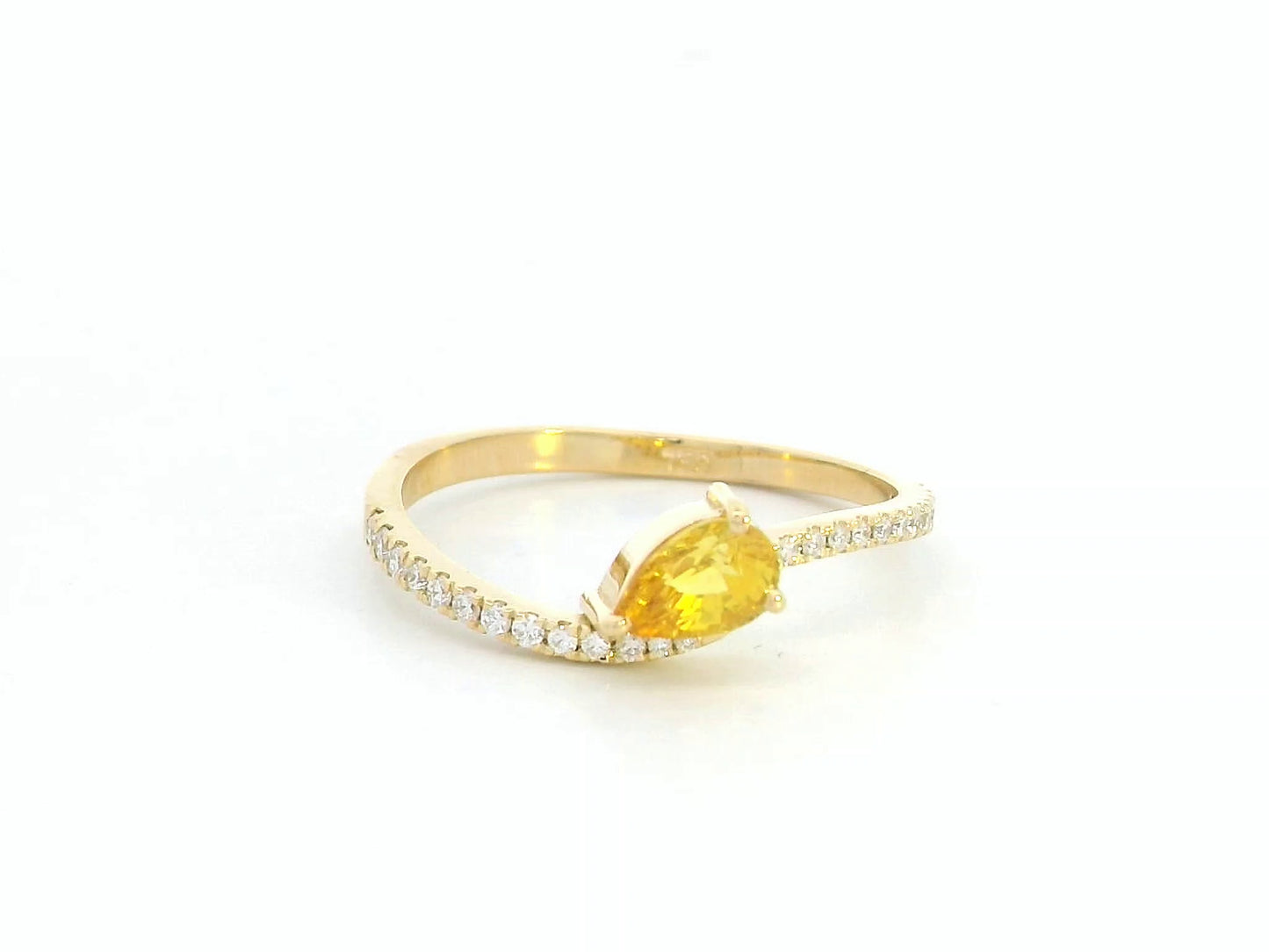 Pear-shaped yellow sapphire ring in 18K gold with diamond-studded band